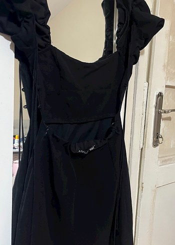 Zara sırt dekolteli siyah balon kollu elbise - Görsel 5