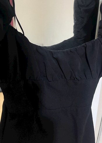 Zara sırt dekolteli siyah balon kollu elbise - Görsel 4