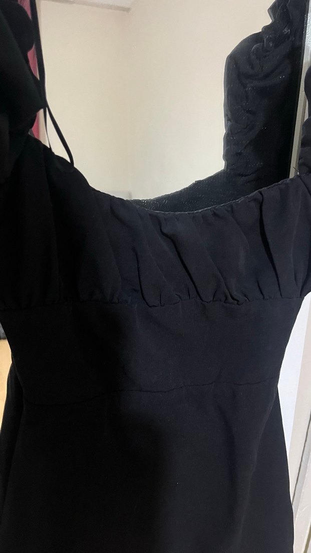 Zara sırt dekolteli siyah balon kollu elbise - Görsel 4