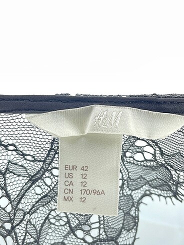 42 Beden H&M Kısa Elbise %70 İndirimli.