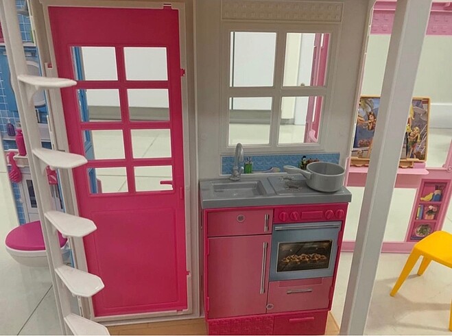 Beden Renk Barbienin Portatif Evi
