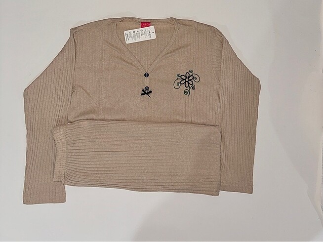 Dört Mevsime Uygun Pijama Takımı Sıfır ve Etiketli