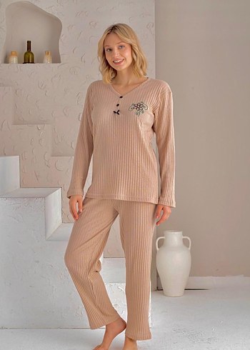 Diğer Uzun Kollu Kadın Pijama Takımı