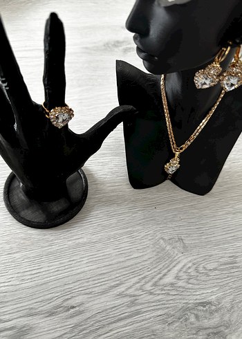 Zincir Detaylı Altın Renkli Kadın Takı Seti - Görsel 2