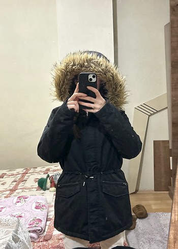 Siyah Kürklü Kadın Kışlık Mont - Görsel 4