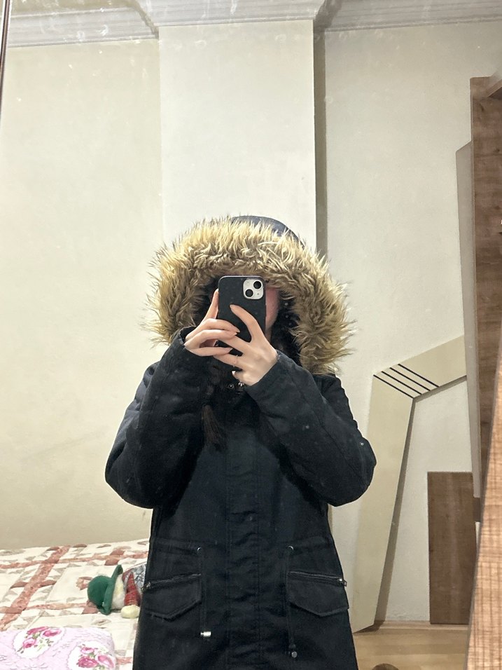 Siyah Kürklü Kadın Kışlık Mont - Görsel 3