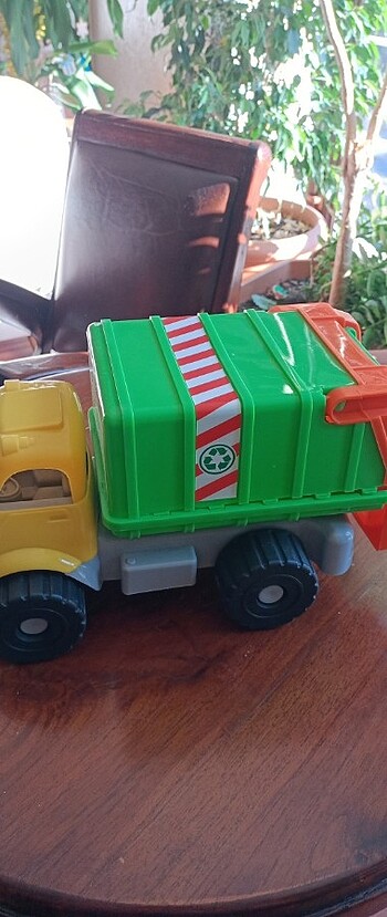 Beden Büyük boy oyuncak çöp toplama kamyonu