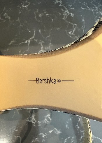 Bershka Yılan Desenli Tokalı Topuklu Kadın Ayakkabı