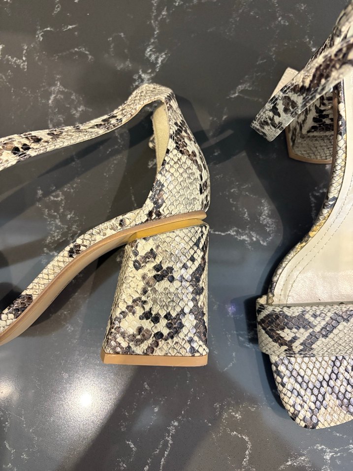 Yılan Desenli Tokalı Topuklu Kadın Ayakkabı - Görsel 2