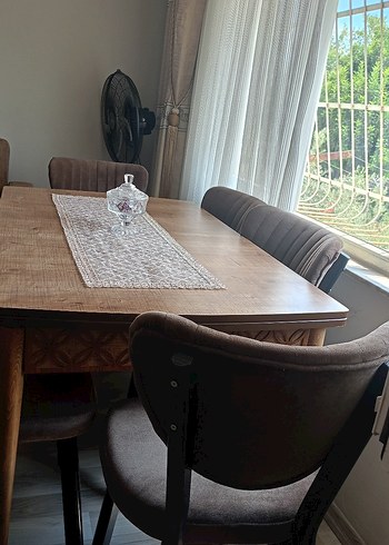 Diğer 6 kişilik yemek masası
