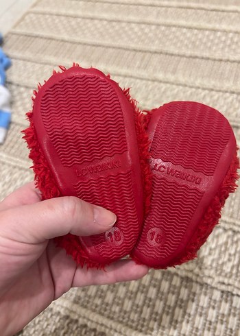 Kız Çocuk Kırmızı Nakışlı Örgü Ev Terliği - Görsel 2