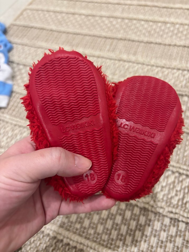 Kız Çocuk Kırmızı Nakışlı Örgü Ev Terliği - Görsel 2