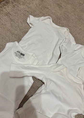 Bebek Beyaz Pamuklu Kısa Kollu Body - Görsel 3