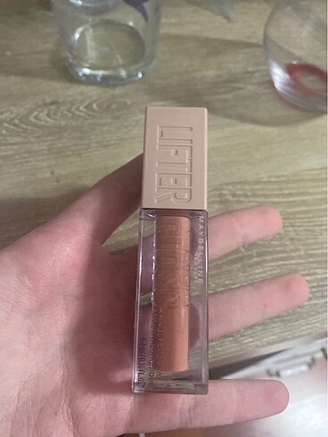 Beden Maybelline new york lifter gloss amber