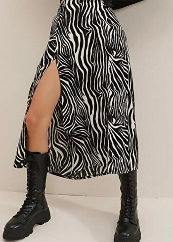 Siyah Zebra Desenli Uzun Midi Etek
