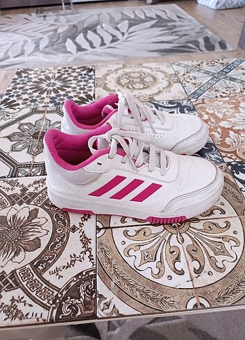 Adidas 33.5 numara spor ayakkabı 