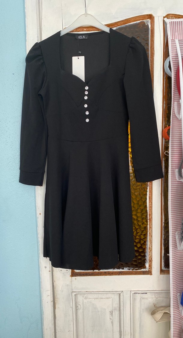 Düğmeli Siyah V Yaka Mini Elbise - Görsel 2