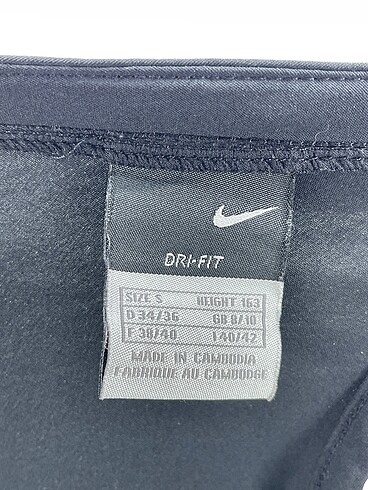 s Beden siyah Renk Nike T-shirt %70 İndirimli.
