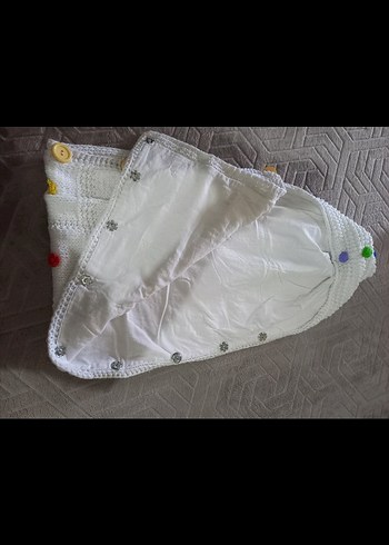 Nakışlı Beyaz Örgü Bebek Battaniyesi - Görsel 2