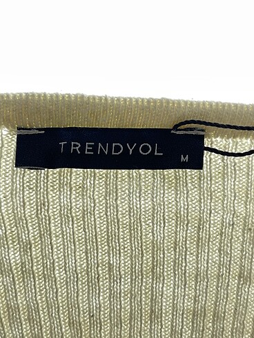 m Beden beyaz Renk Trendyol & Milla Hırka %70 İndirimli.