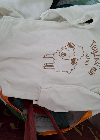 Beyaz Baskılı Bebek Tulum Minik Kuzu
