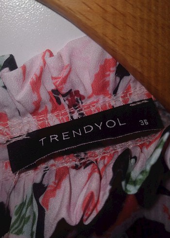 36 Beden pembe Renk Trendyol kadın Pembe Çiçekli Vintage Elbise