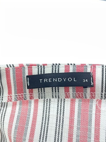 34 Beden çeşitli Renk Trendyol & Milla Kısa Tulum %70 İndirimli.