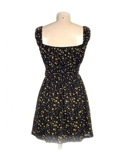 xs Beden Bershka Kısa Elbise %70 İndirimli.
