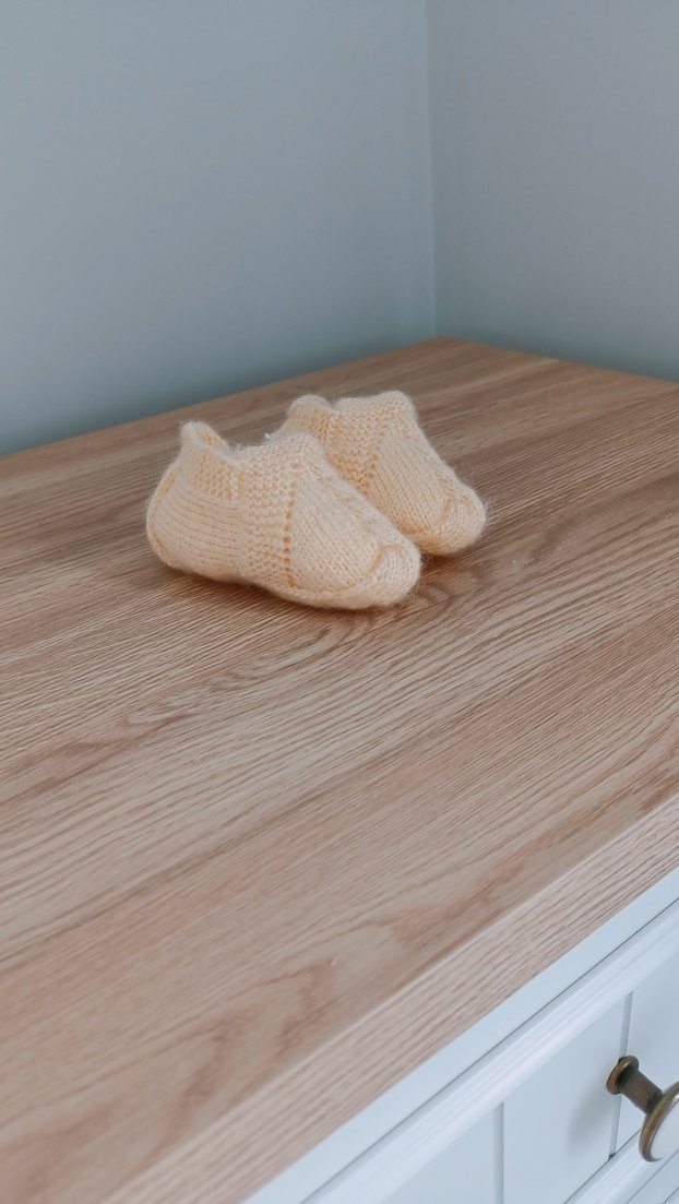 Kız Bebek Bej Örgü Patik - Görsel 3