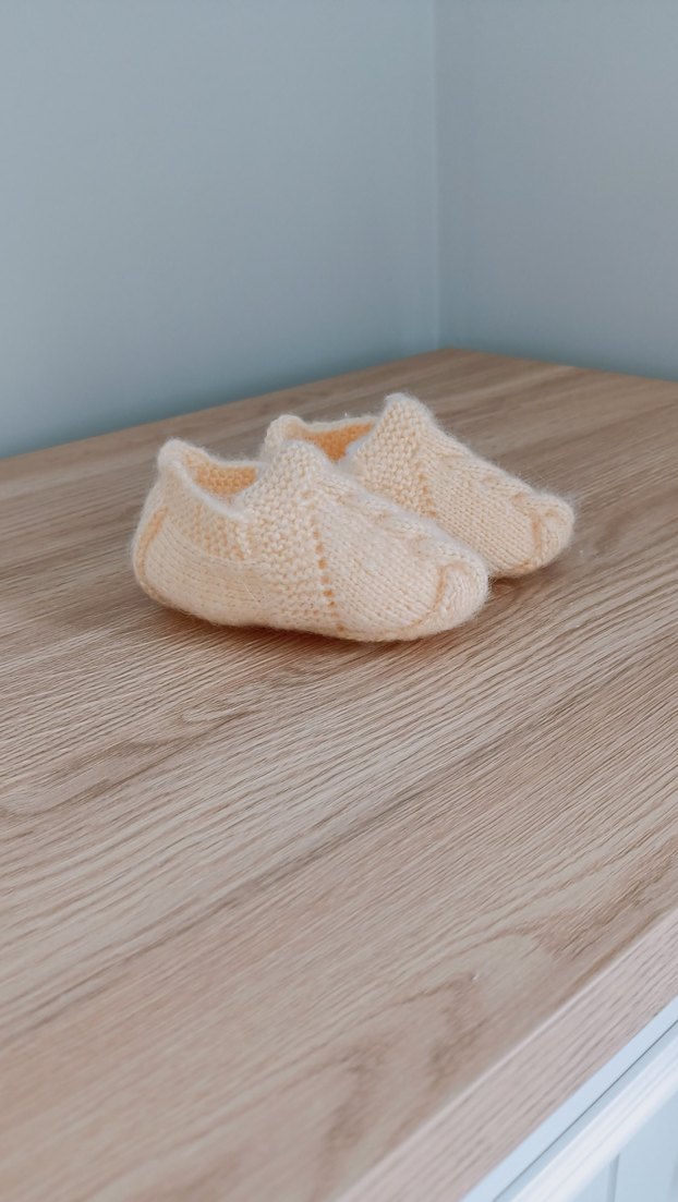 Kız Bebek Bej Örgü Patik - Görsel 2