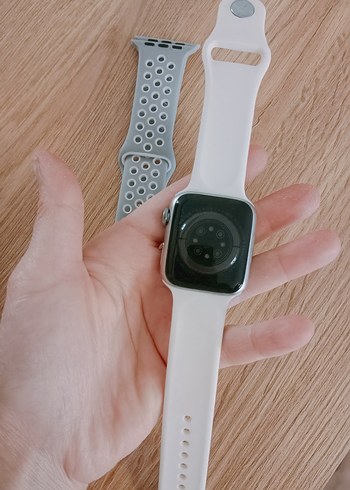 Beyaz Akıllı Saat ve Yedek Kayış - Görsel 2