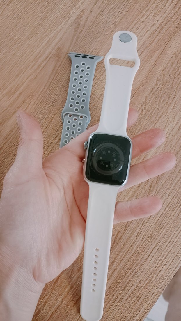 Beyaz Akıllı Saat ve Yedek Kayış - Görsel 2