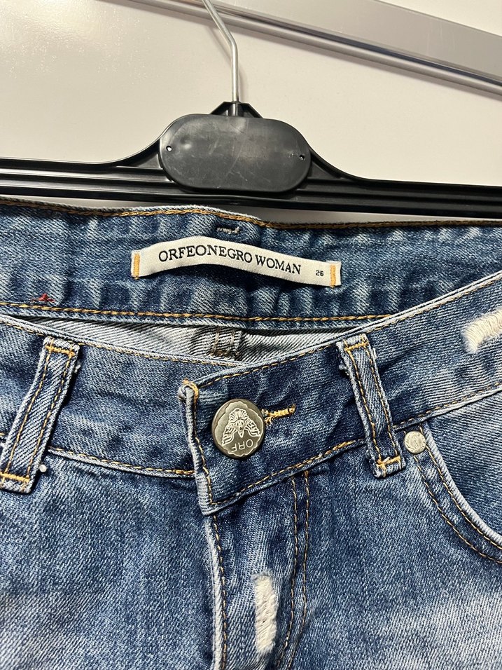 Kadın Koyu Mavi Yırtık Mini Denim Şort - Görsel 4