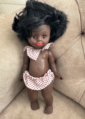 Kahverengi Bebek, Kırmızı Puantiyeli Etek ve Fularlı - Görsel 3