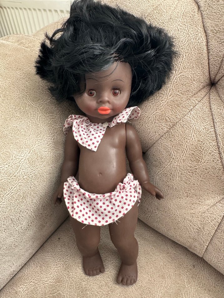 Kahverengi Bebek, Kırmızı Puantiyeli Etek ve Fularlı - Görsel 3