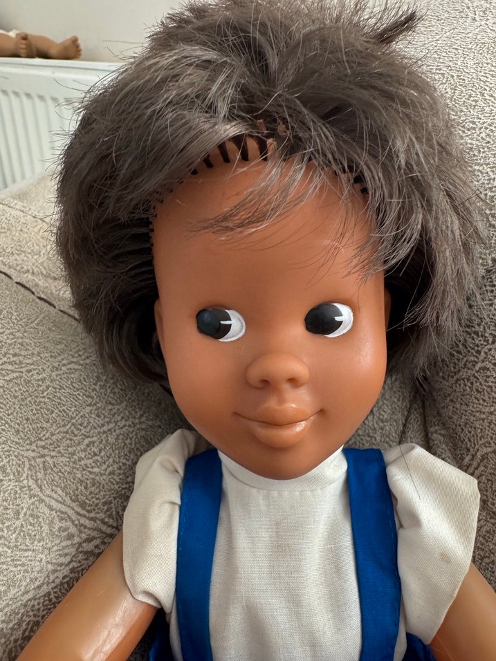 Kahverengi saçlı çocuk bebek oyuncak - Görsel 3