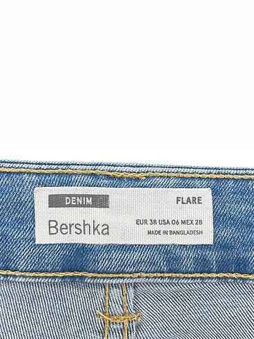 38 Beden mavi Renk Bershka Jean / Kot %70 İndirimli.