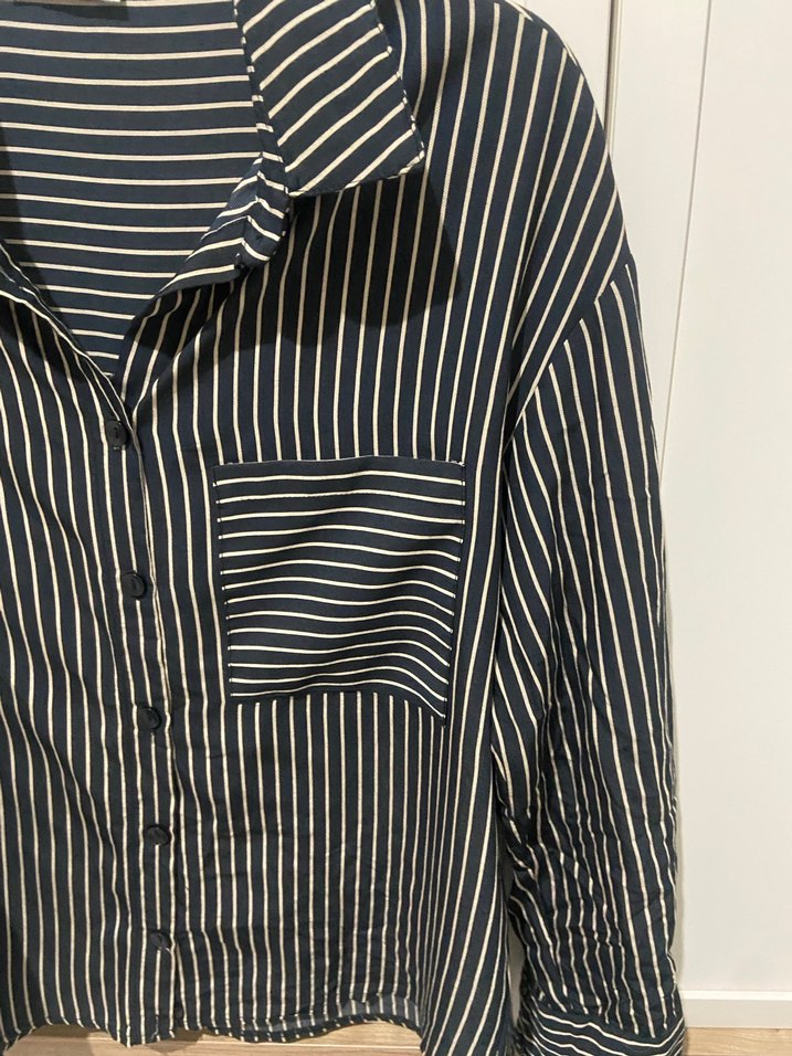 Düğmeli Siyah Çizgili Kadın Gömlek - Görsel 3
