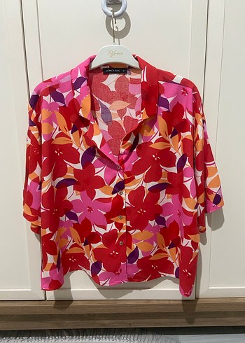 Renkli Desenli Düğmeli Kısa Kollu Kadın Gömlek - Görsel 4