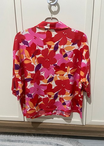 Renkli Desenli Düğmeli Kısa Kollu Kadın Gömlek - Görsel 5