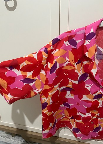 Renkli Desenli Düğmeli Kısa Kollu Kadın Gömlek - Görsel 3