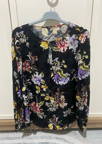 Çiçek Desenli V Yakalı Uzun Kollu Bluz - Görsel 4