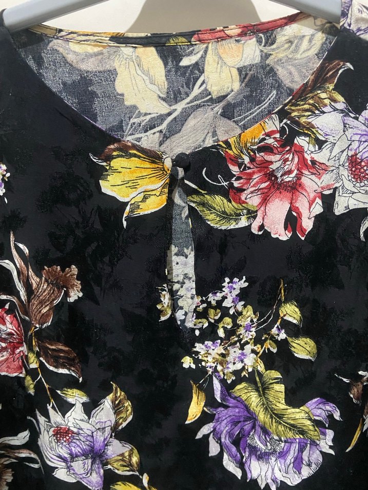 Çiçek Desenli V Yakalı Uzun Kollu Bluz - Görsel 2