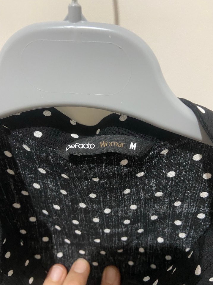 Siyah Puantiyeli V Yakalı Kadın Bluz - Görsel 3