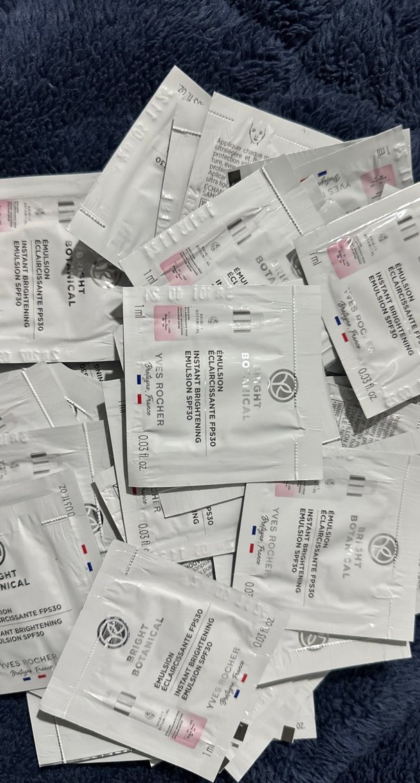 25 adet Yves Rocher Anında Aydınlatıcı Emülsiyon SPF30 - Görsel 2