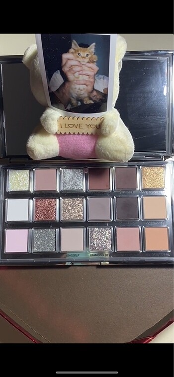 HUDA BEAUTY ICY NUDE PALETTE