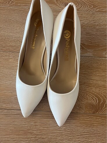 Beyaz stiletto