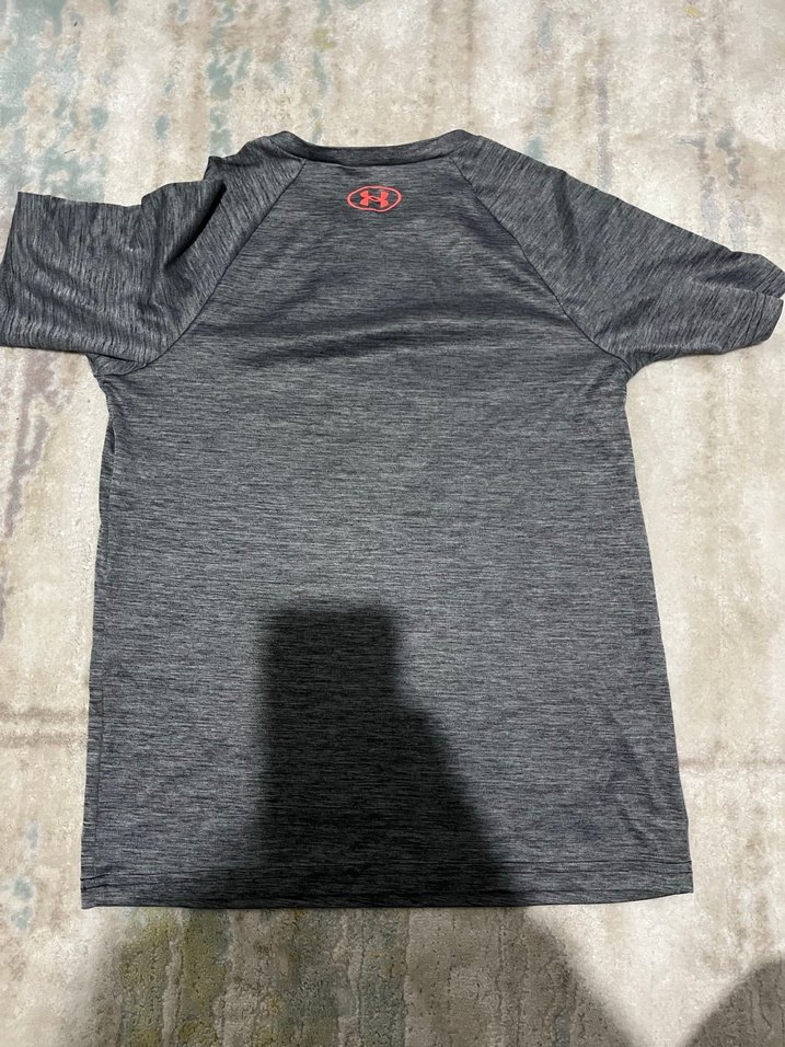 Under Armour Gri Kısa Kollu Tişört - Görsel 3