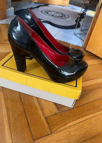 Siyah Parlak Platform Topuklu Kadın Ayakkabı - Görsel 5