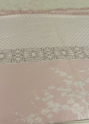 Beden pembe Renk Nakışlı Pudra Pembe Yatak Örtüsü